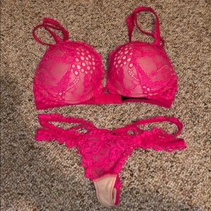 VS 32c bombshell bra with matching nwot thong xs